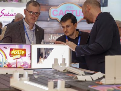 Diese Dimension steht für starke Markeninszenierung und Live-Kommunikation. Von Standbau und Event-Technologie über Kommunikationsdesign bis hin zu innovativer Brand Experience zeigt die Dimension Expo & Event Marketing, wie Unternehmen Aufmerksamkeit erzeugen und Botschaften erlebbar machen. Hier wurden Brands zum Erlebnisraum.

This dimension stands for powerful brand staging and live communication. From stand construction and event technology to communication design and innovative brand experiences, Expo & Event Marketing demonstrated how companies generate attention and make messages tangible. Here, brands became immersive experience spaces.


Die EuroShop 2026 – The World’s No. 1 Retail Trade Fair – fand vom 22. bis 26. Februar 2026 in Düsseldorf statt und feierte zugleich ihr 60-jähriges Jubiläum. Unter dem Motto Global Retail Festival wurde die Weltleitmesse fünf Tage lang zum internationalen Treffpunkt der Who is Who des Retails. Rund 1.800 Aussteller aus über 60 Nationen präsentierten auf mehr als 100.000 m² Ausstellungsfläche in 14 Messehallen innovative Konzepte, neueste Technologien und visionäre Lösungen für die Zukunft des Handels.